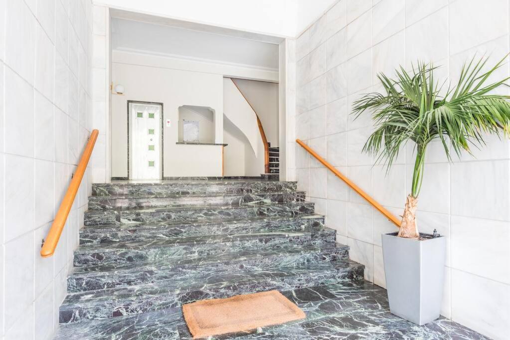 Modern Spacious Apt In Athènes Extérieur photo