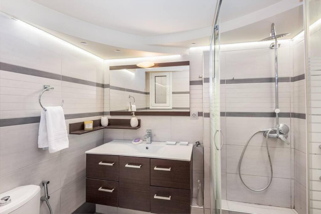 Modern Spacious Apt In Athènes Extérieur photo