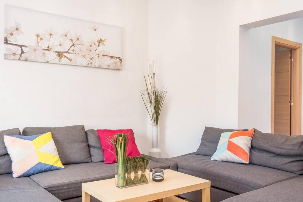 Modern Spacious Apt In Athènes Extérieur photo